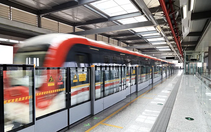 一乘客進入地鐵軌道致列車緊急制動