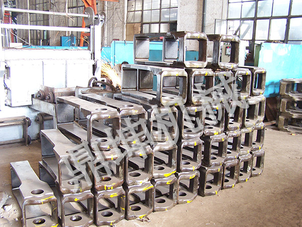 13號貨車車鉤鉤尾框（鍛造）