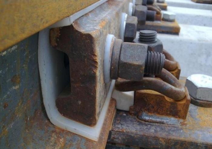 1692773117812016.jpg 絕緣接頭