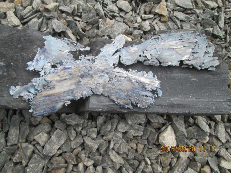 合成閘瓦熔渣故障判斷與處理