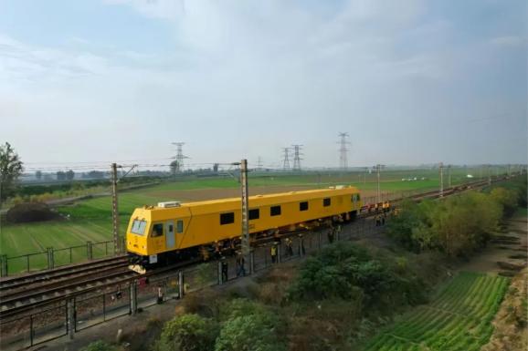 換軌車快速施工，展現新鐵路速度