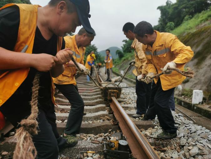 探究鐵路無縫鋼軌線路的應(yīng)力放散原因及方法