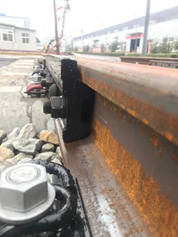 安裝魚尾板軌道夾板的注意事項(xiàng)