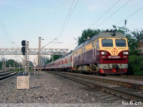 東風4D（DF4D）型準高速客運內燃機車