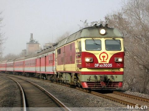 東風4D客（DF4DK）型準高速客運內燃機車