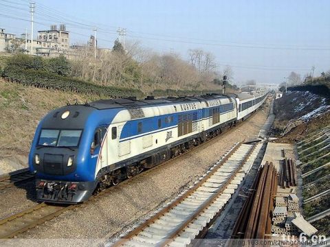 東風11供（DF11G）型準高速客運內燃機車