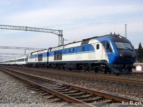 東風11供（DF11G）型準高速客運內燃機車