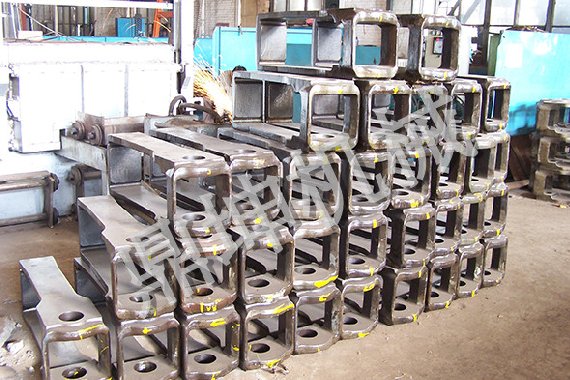 13號貨車車鉤鉤尾框（鍛造）