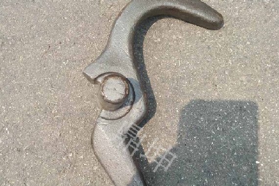 13號車鉤鉤舌推鐵
