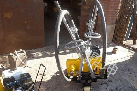 ND-4.2*2型內燃軟軸高頻搗固機